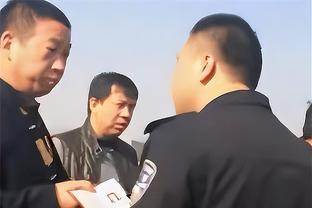 记者：尽管受到数份邀约，但巴萨小将吉乌打算留队与罗克竞争